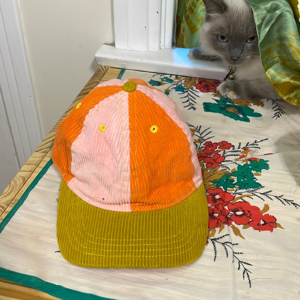 Big bud corduroy hat